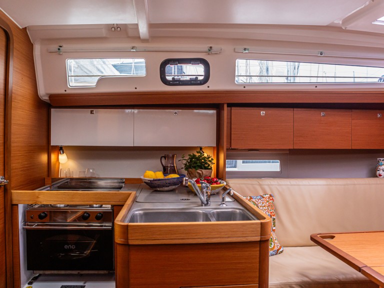 Ein Dufour Dufour 360 Grand Large 2.20 draft mieten in Furnari