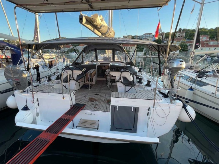 Ein Bavaria Bavaria C46 mieten in Šibenik