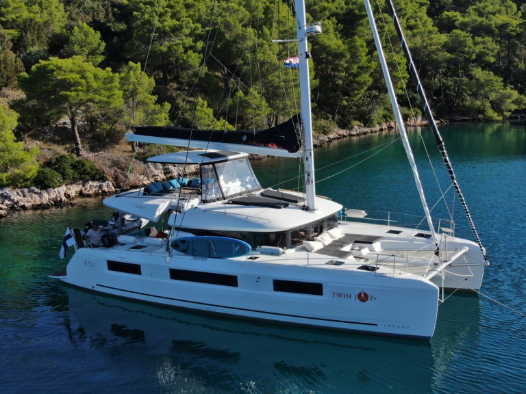 Katamaran mieten in Trogir zum besten Preis