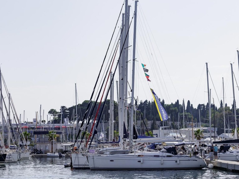 Ein Bavaria Bavaria 42 Cruiser mieten in Split