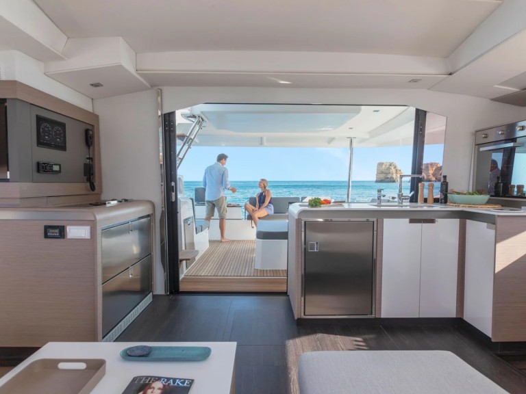 Ein Fountaine Pajot Elba 45 mieten in Capo d'Orlando