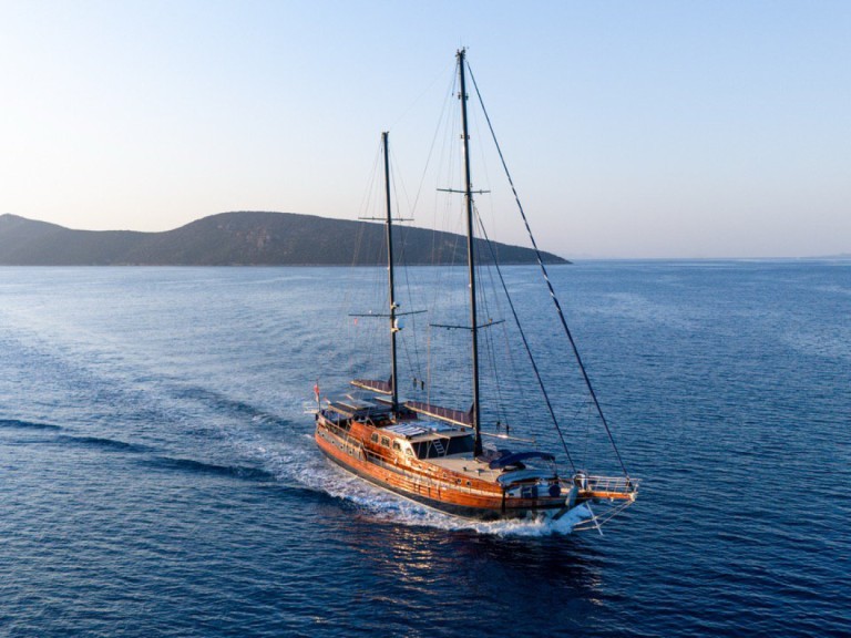 Segelboot mit oder ohne Skipper Custom Made mieten in Lavrion