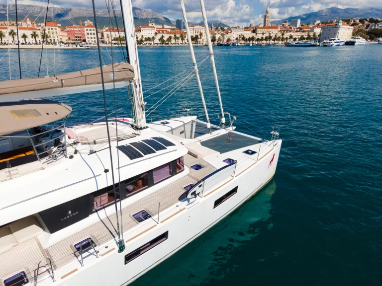 YachtCharter in Split - Lagoon Lagoon 620 auf SamBoat