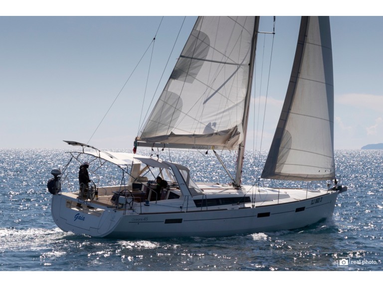 YachtCharter in Cannigione di Arzachena - Bénéteau Oceanis 45 auf SamBoat
