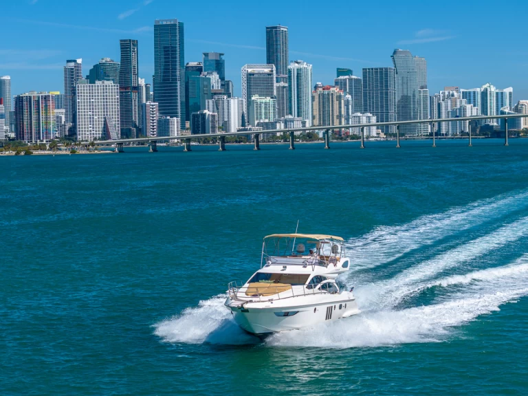 Ein Azimut Azimut 53 Fly mieten in Miami Beach