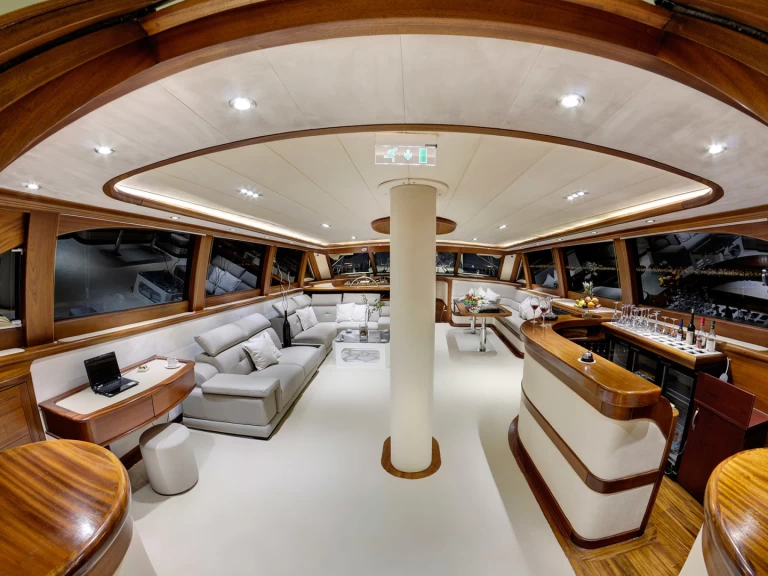 Ein  Luxury Sailing Yacht mieten in Split