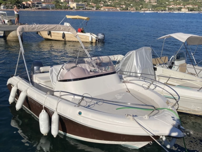 Ein Pacific Craft Pacific Craft 570 WA mieten in Agay