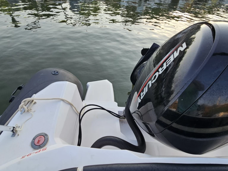 Ein Selva Selva 640 mieten in Sanary-sur-Mer