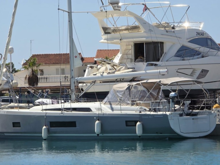 Ein Bénéteau Oceanis 46.1 mieten in Rogoznica
