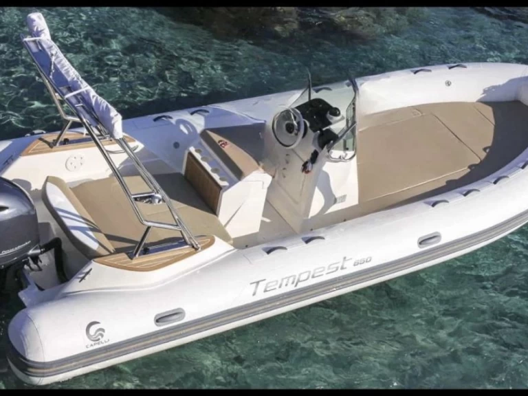 Ein Capelli Tempest 650 mieten in Les Issambres