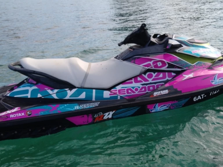 Ein Bombard Wale prop230 mieten in San Antonio Port