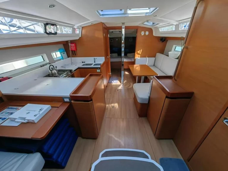 Segelboot mit oder ohne Skipper Jeanneau mieten in Álimos