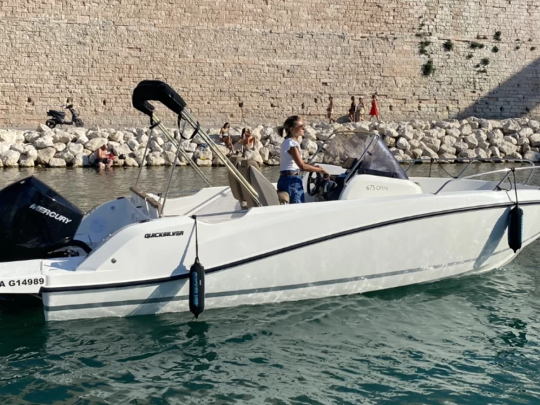 Ein Quicksilver Activ 675 Pack Sport mieten in Marseille