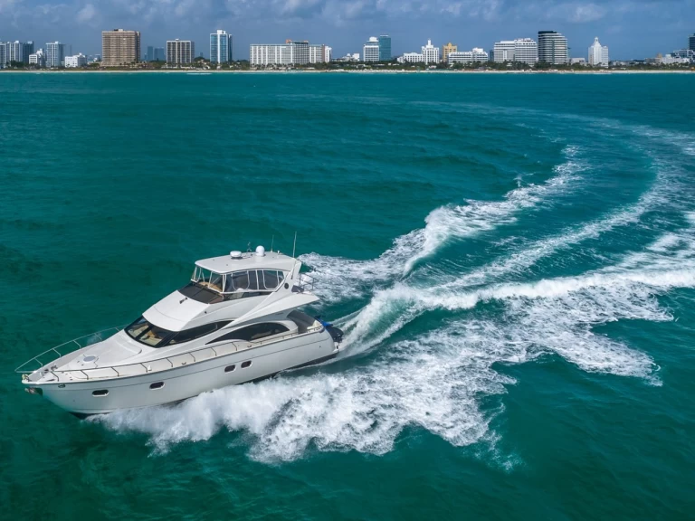 YachtCharter in Miami Beach - Marquis 63 auf SamBoat