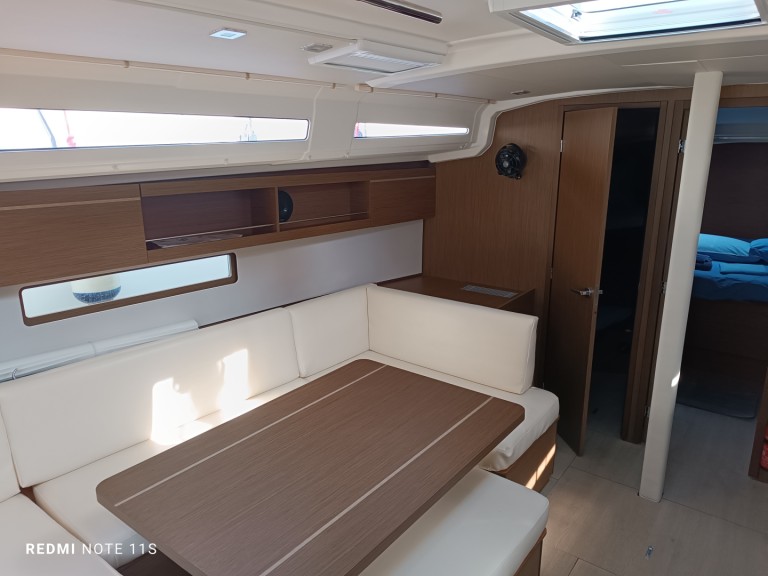 Ein Bénéteau Oceanis 40.1 mieten in Procida