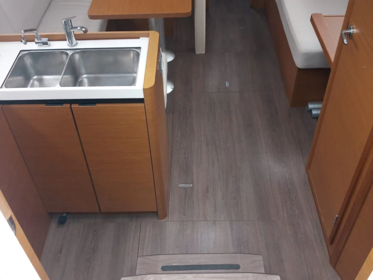 Segelboot mit oder ohne Skipper Jeanneau mieten in Procida