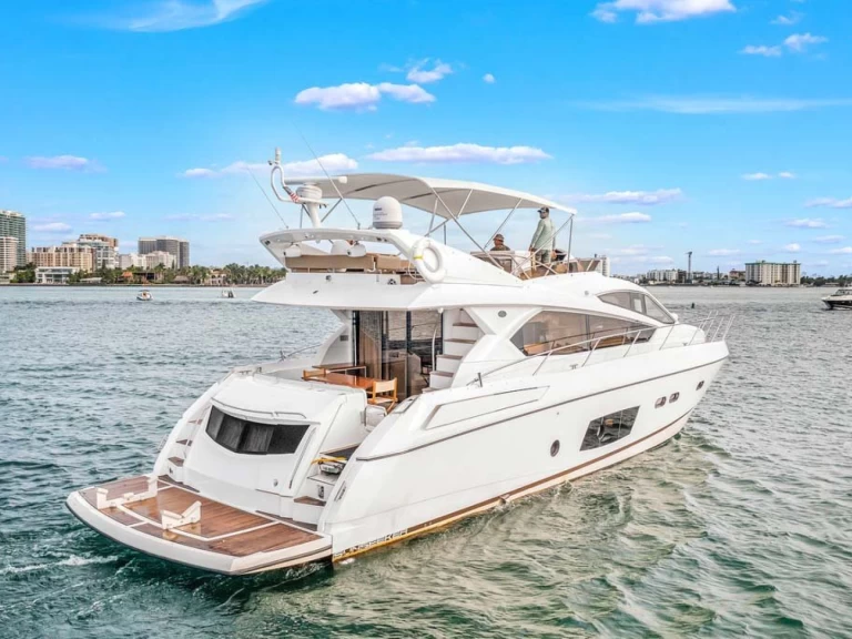 Ein Sunseeker 70  mieten in Miami Beach