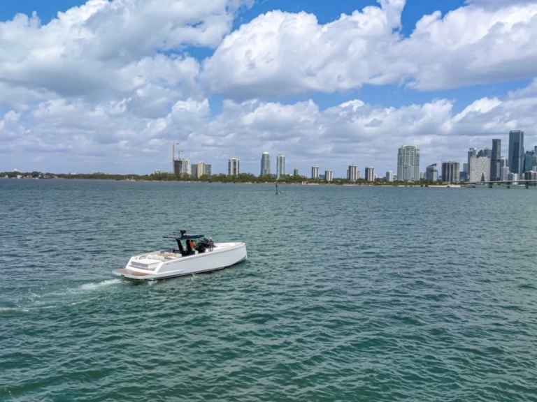 Pardo Yachts Pardo 43 mieten Miami Beach