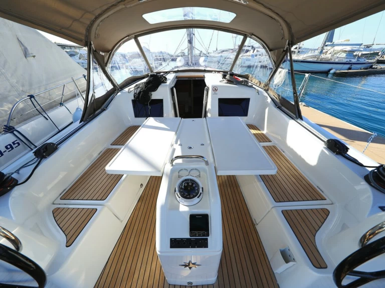 Ein Jeanneau Sun Odyssey 410 mieten in Zadar