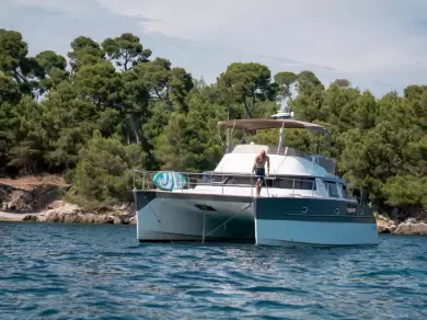 YachtCharter in Golfe-Juan - Fountaine Pajot Cumberland 44 auf SamBoat