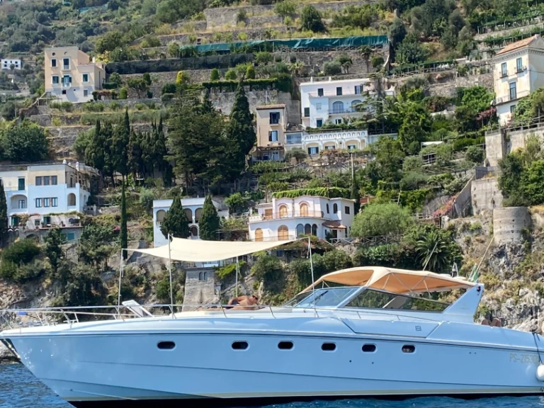 Vermietung Motorboot Ferretti mit Führerschein