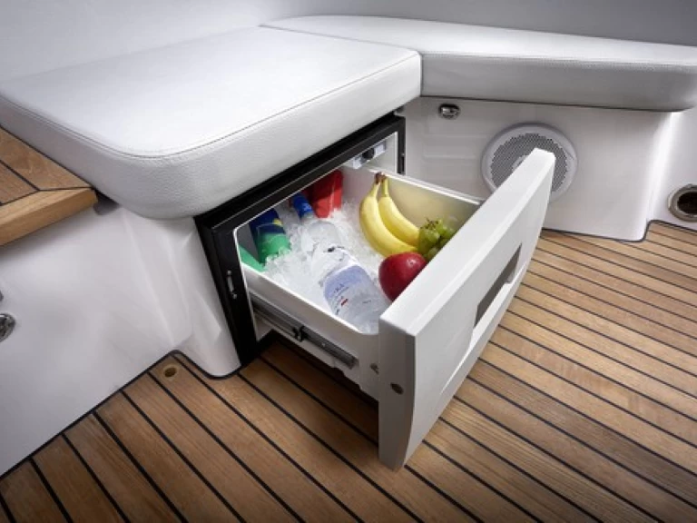 Ein Frauscher 858 fantom Air mieten in El Toro