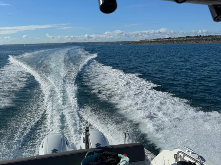 YachtCharter in Saint-Quay-Portrieux - Jeanneau Cap Camarat 9.0 CC auf SamBoat