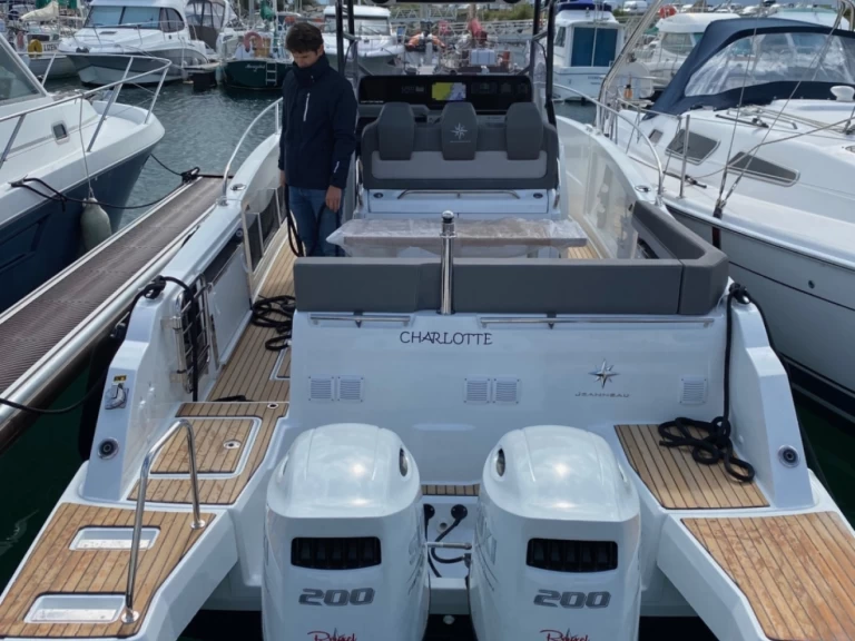 Ein Jeanneau Cap Camarat 9.0 CC mieten in Saint-Quay-Portrieux