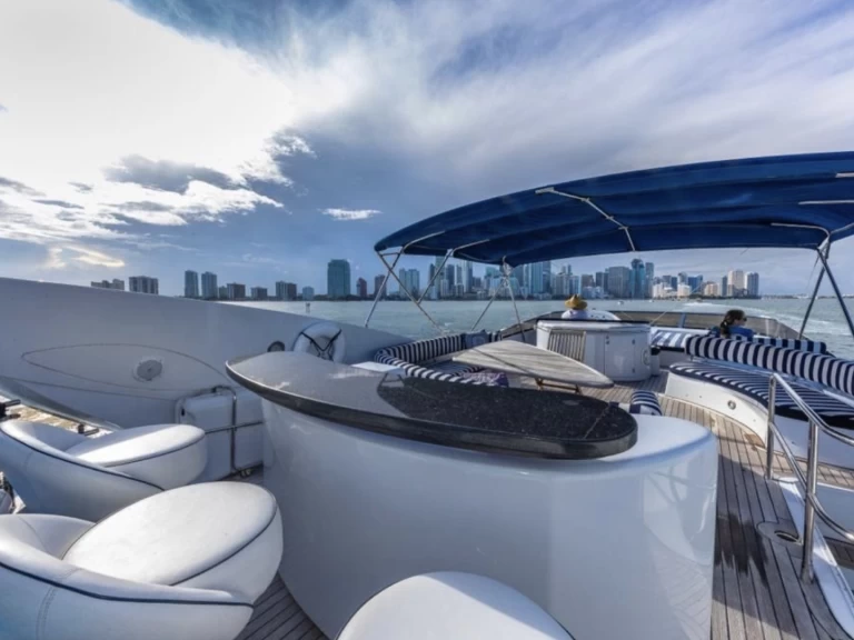 Ein Sunseeker Manhattan 80 mieten in Miami Beach