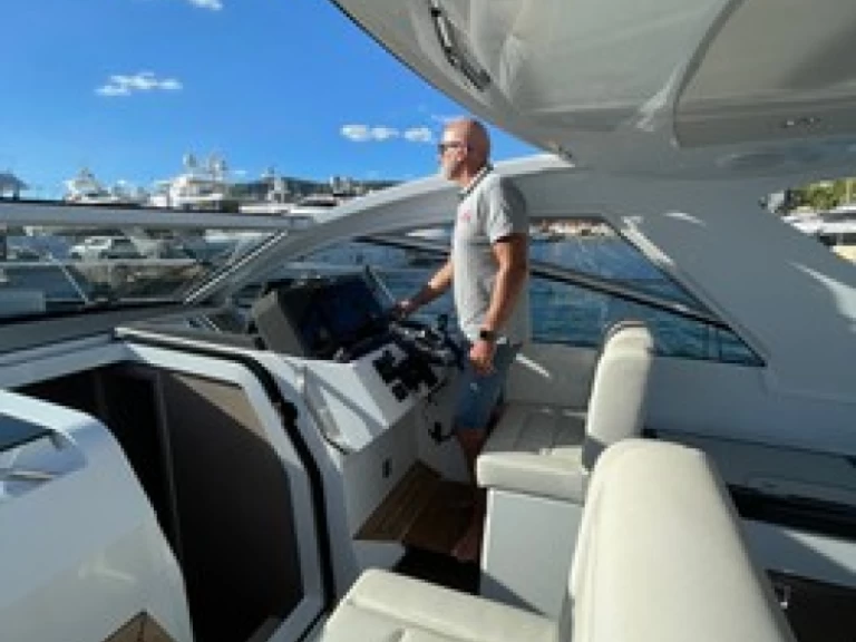 Motorboot mit oder ohne Skipper Sealine mieten in El Toro