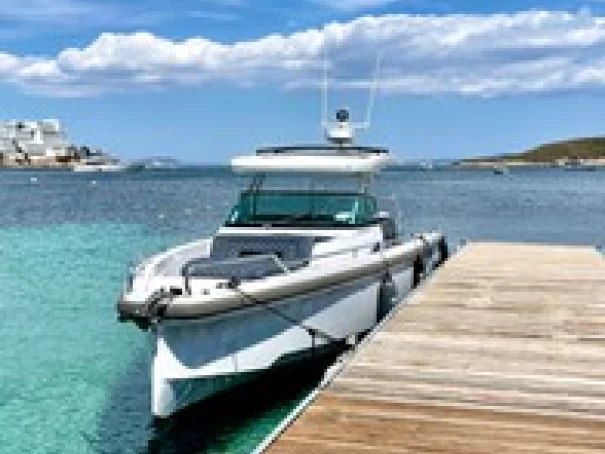 Vermietung Motorboot Axopar mit Führerschein