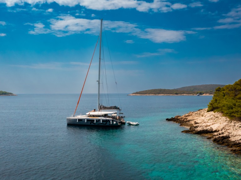 Katamaran mit oder ohne Skipper Excess mieten in Seget Donji