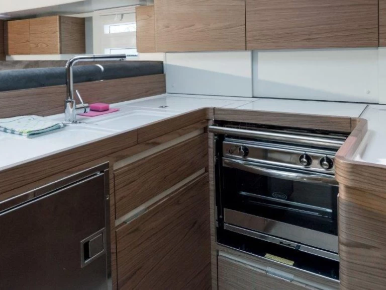 Ein Elan Impression 50 mieten in Seget Donji