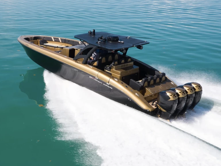 Ein Midnight Express 43 mieten in Charlotte Amalie