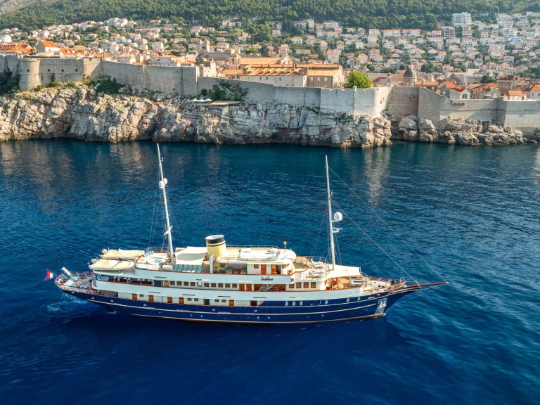 Ein Custom CASABLANCA mieten in Trogir