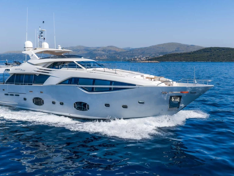 Ferretti Morning Star mieten Kumbor
