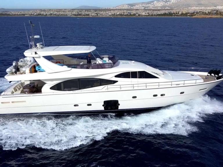 Ein Ferretti ARGO V mieten in Athen