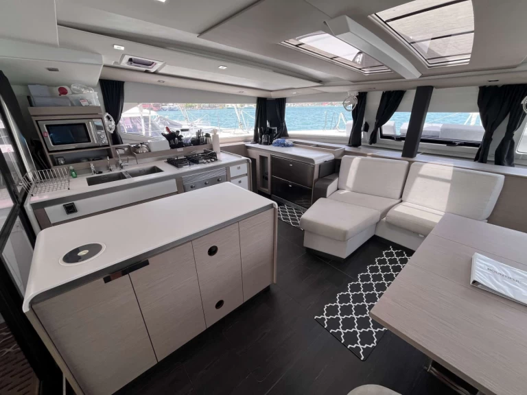 Vermietung Yacht Fountaine Pajot mit Führerschein