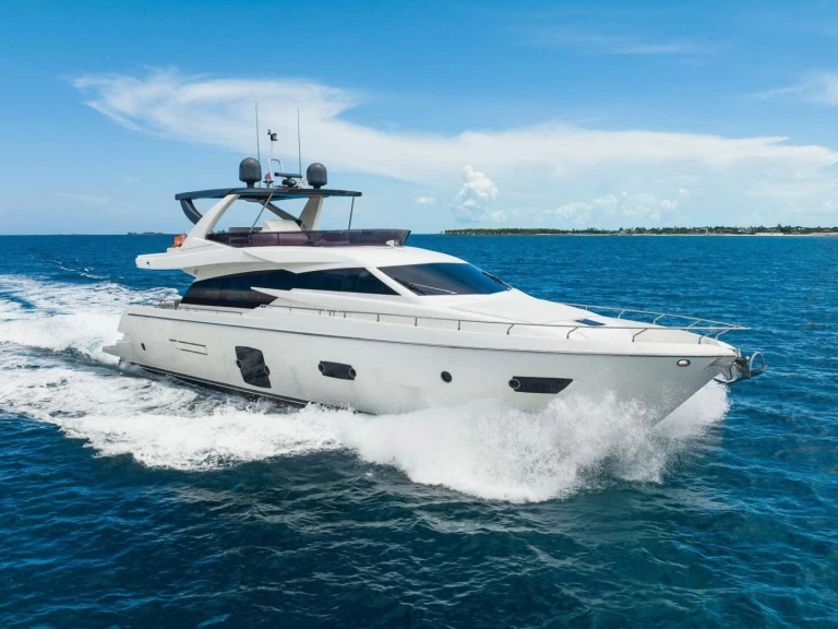Ein Ferretti 78 mieten in Miami Beach