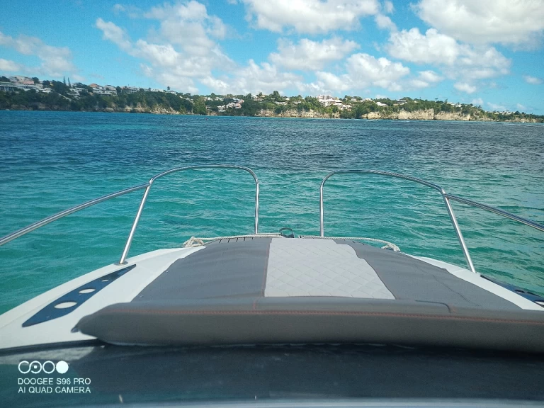 YachtCharter in Le Gosier - Karnic 22 sr auf SamBoat