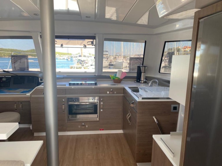 Katamaran mit oder ohne Skipper Bali Catamarans mieten in Šibenik