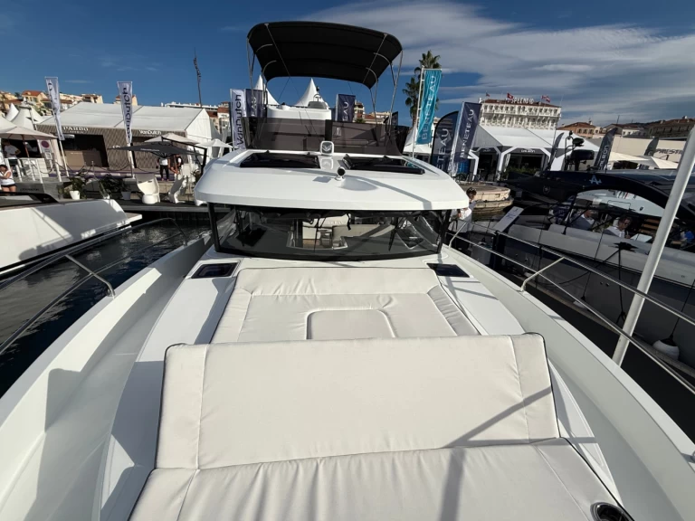 Motorboot mit oder ohne Skipper Bénéteau mieten in Split