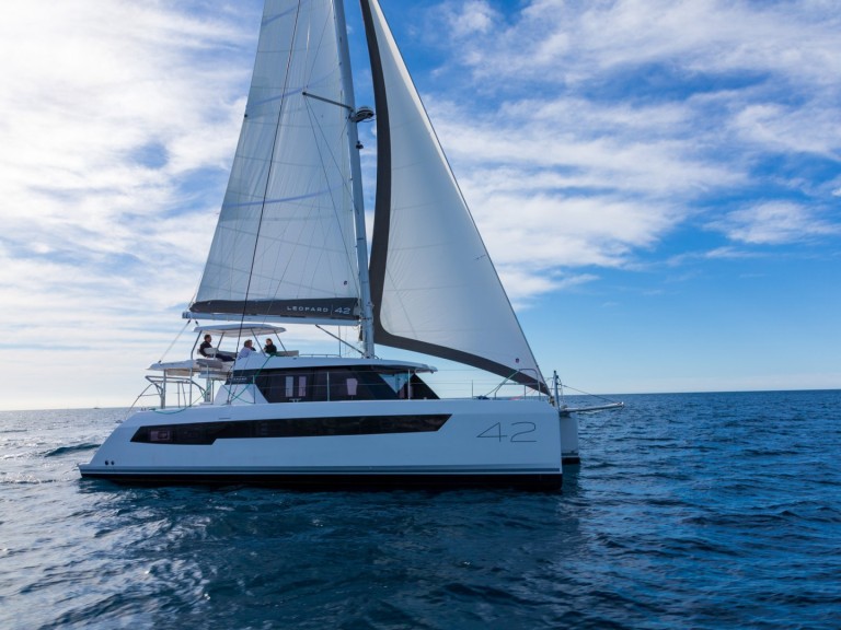 YachtCharter in Saint-Raphaël - Leopard Catamarans / Robertson & Caine Leopard 42 - 3 cab. auf SamBoat