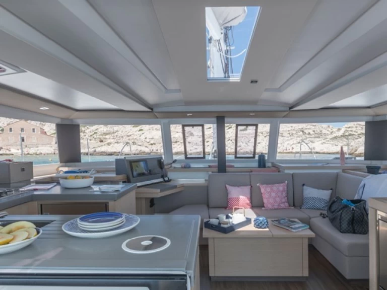 Fountaine Pajot Astrea 42 mieten Parham Town
