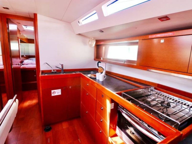 Ein Bénéteau Oceanis 48 mieten in Procida Ein Bénéteau Oceanis 48 mieten in Procida