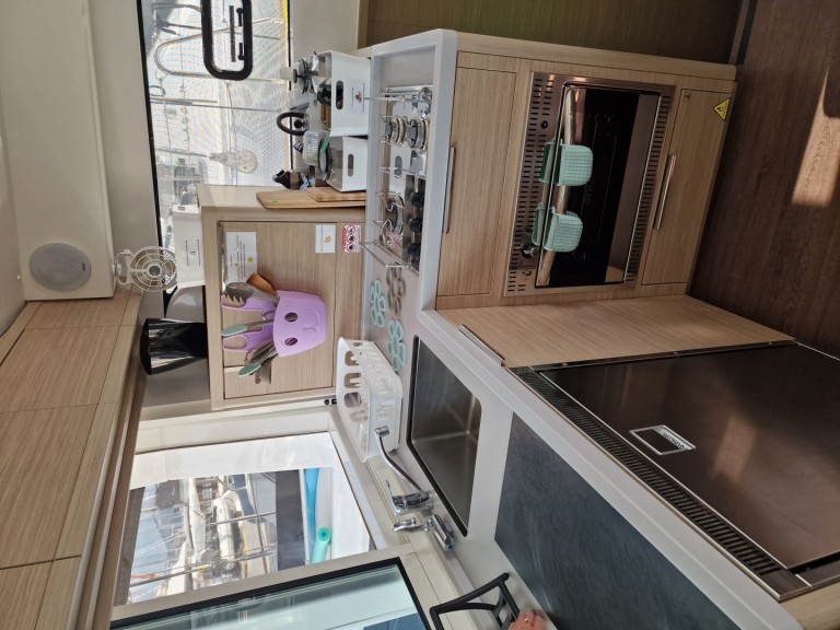 Katamaran mieten in Álimos zum besten Preis