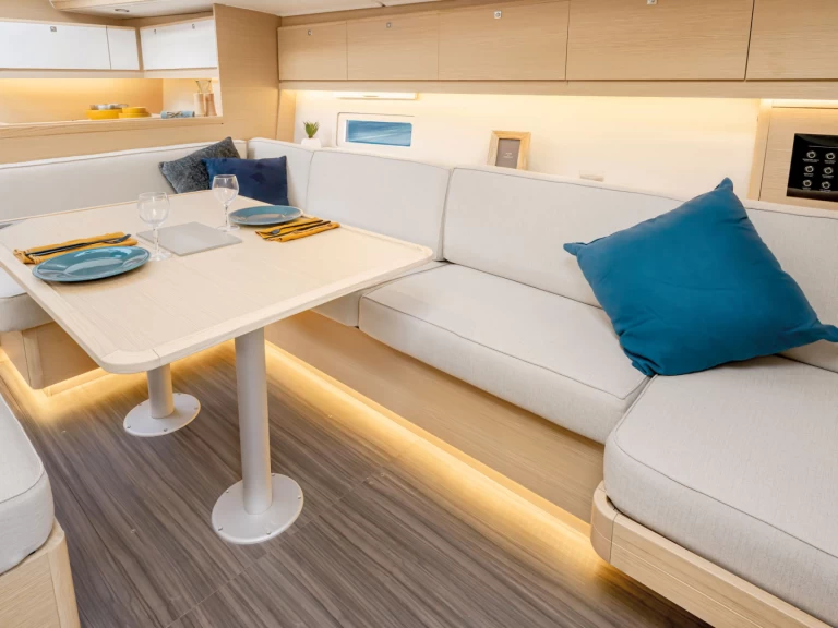 Segelboot mit oder ohne Skipper Dufour mieten in Gouviá