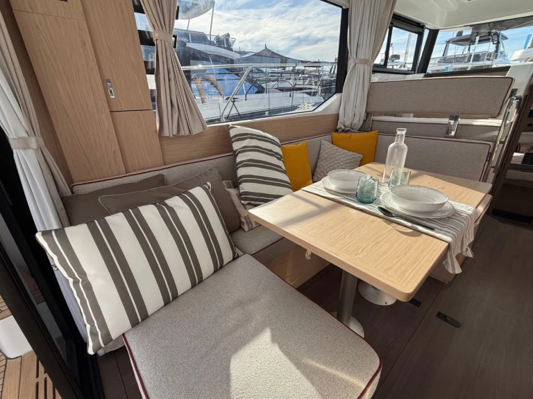 Motorboot mieten in Split - Bénéteau Swift Trawler 37 Fly