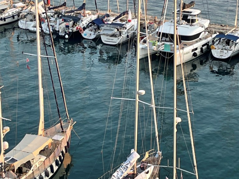 YachtCharter in Olbia - Elan Elan 450 (cabin) auf SamBoat