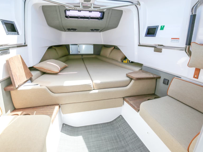 Ein Axopar Axopar 37 XC Cross Cabin mieten in Eretria